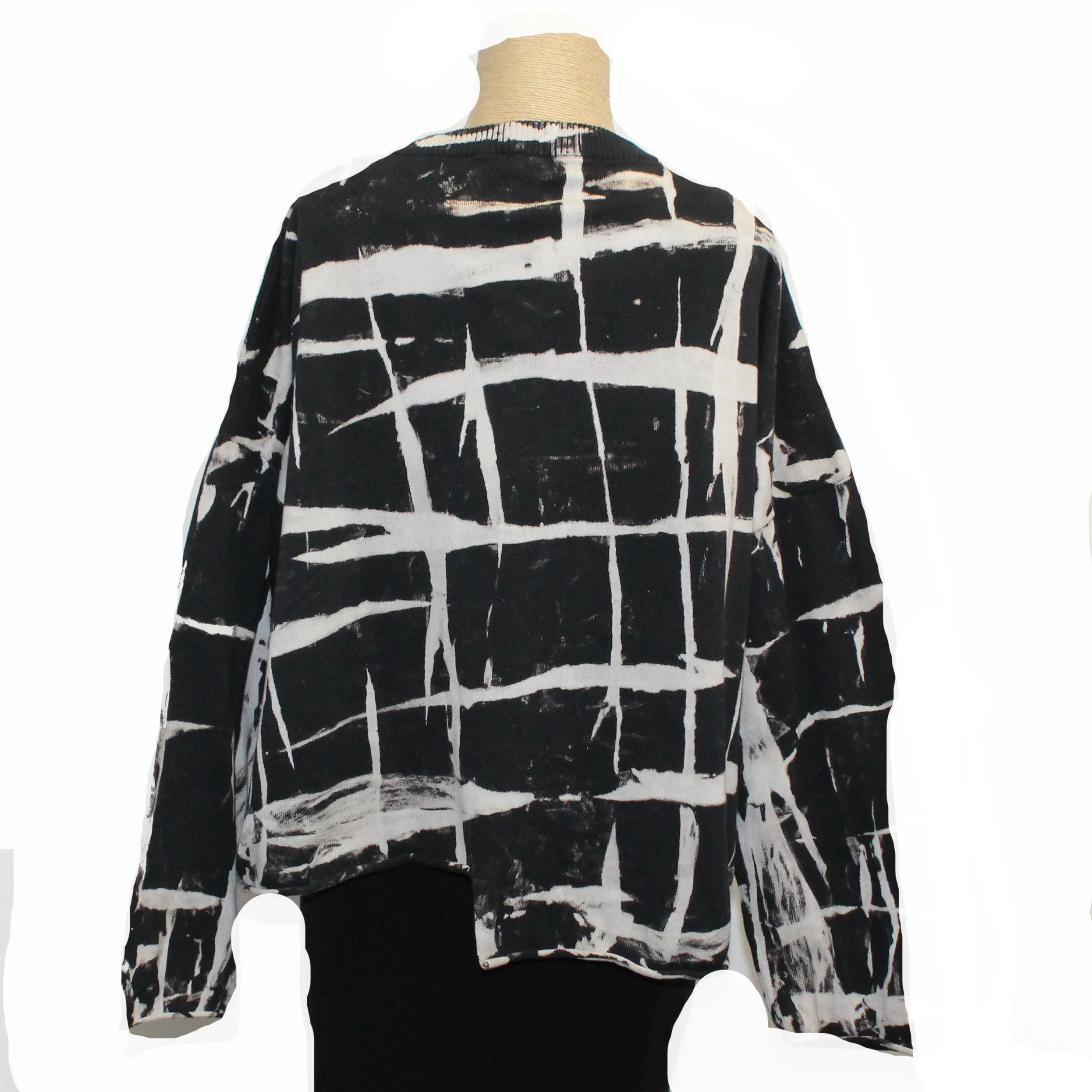 Cynthia Ashby Long Sleeve Pullover, Black & White Graphic OS