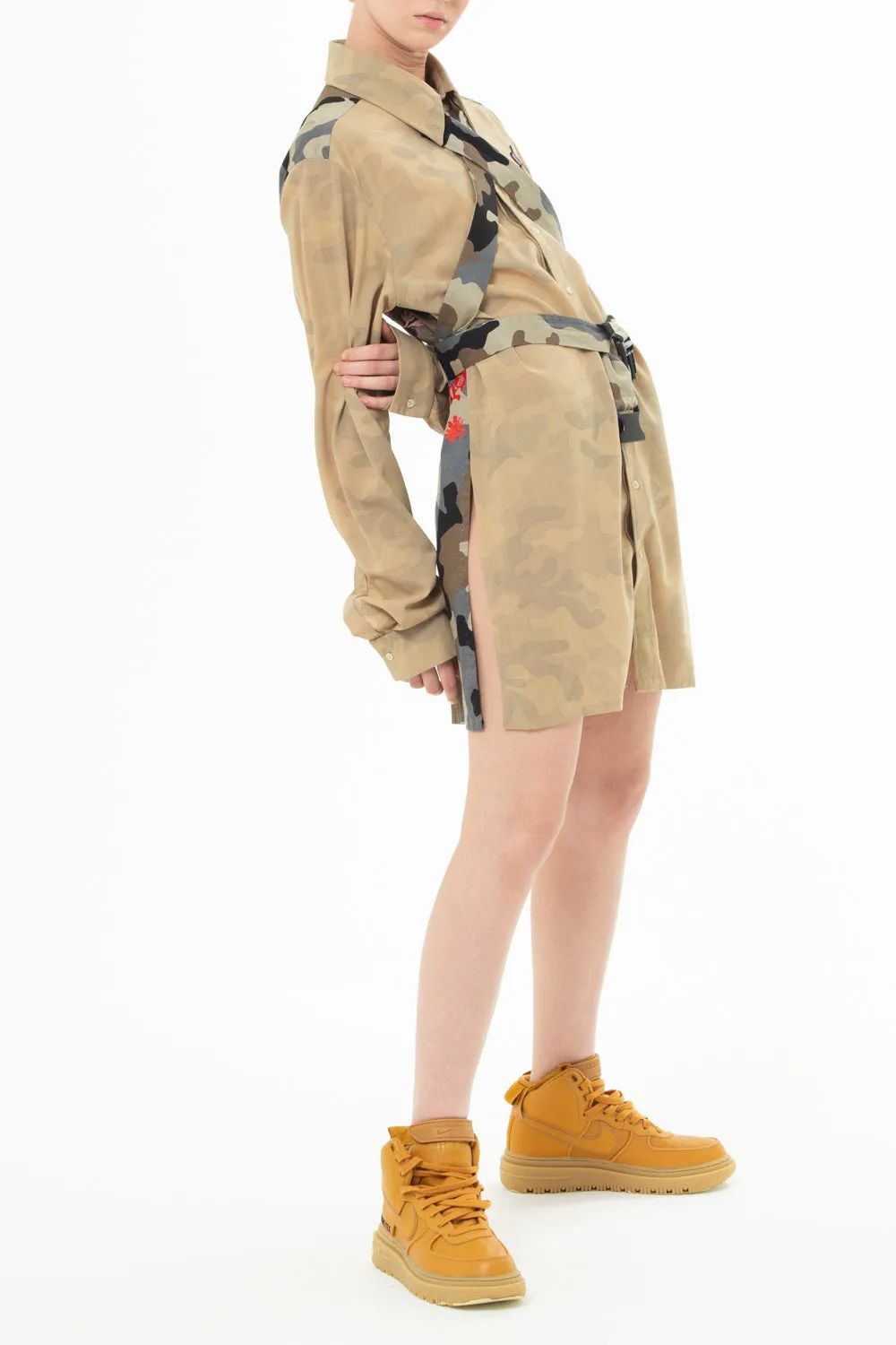 Dress with a patch and ties