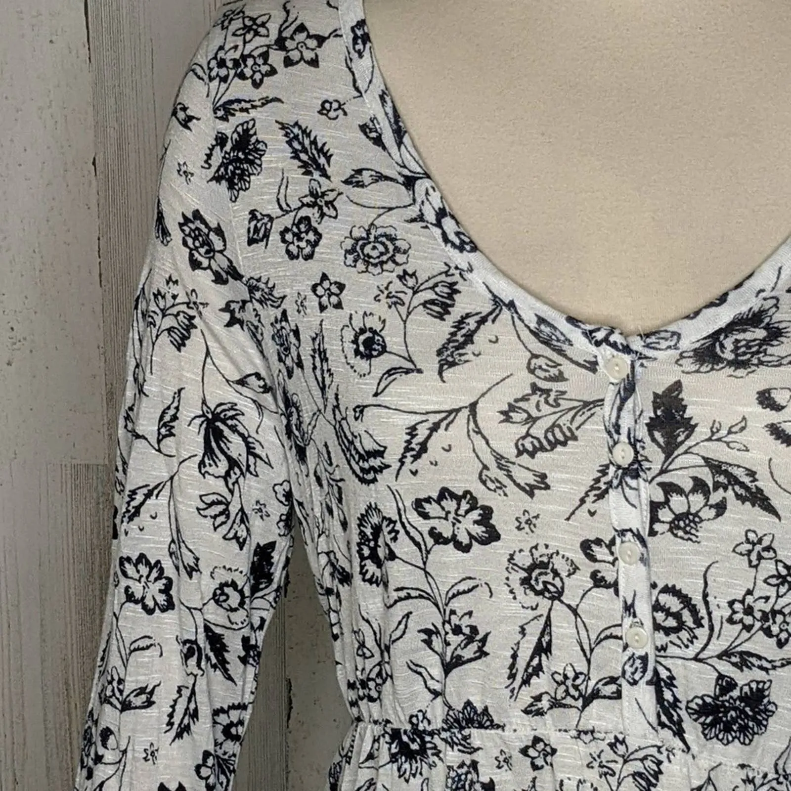 LUCKY BRAND White Navy Floral Button V-Neck Top Cinched Waist XS
