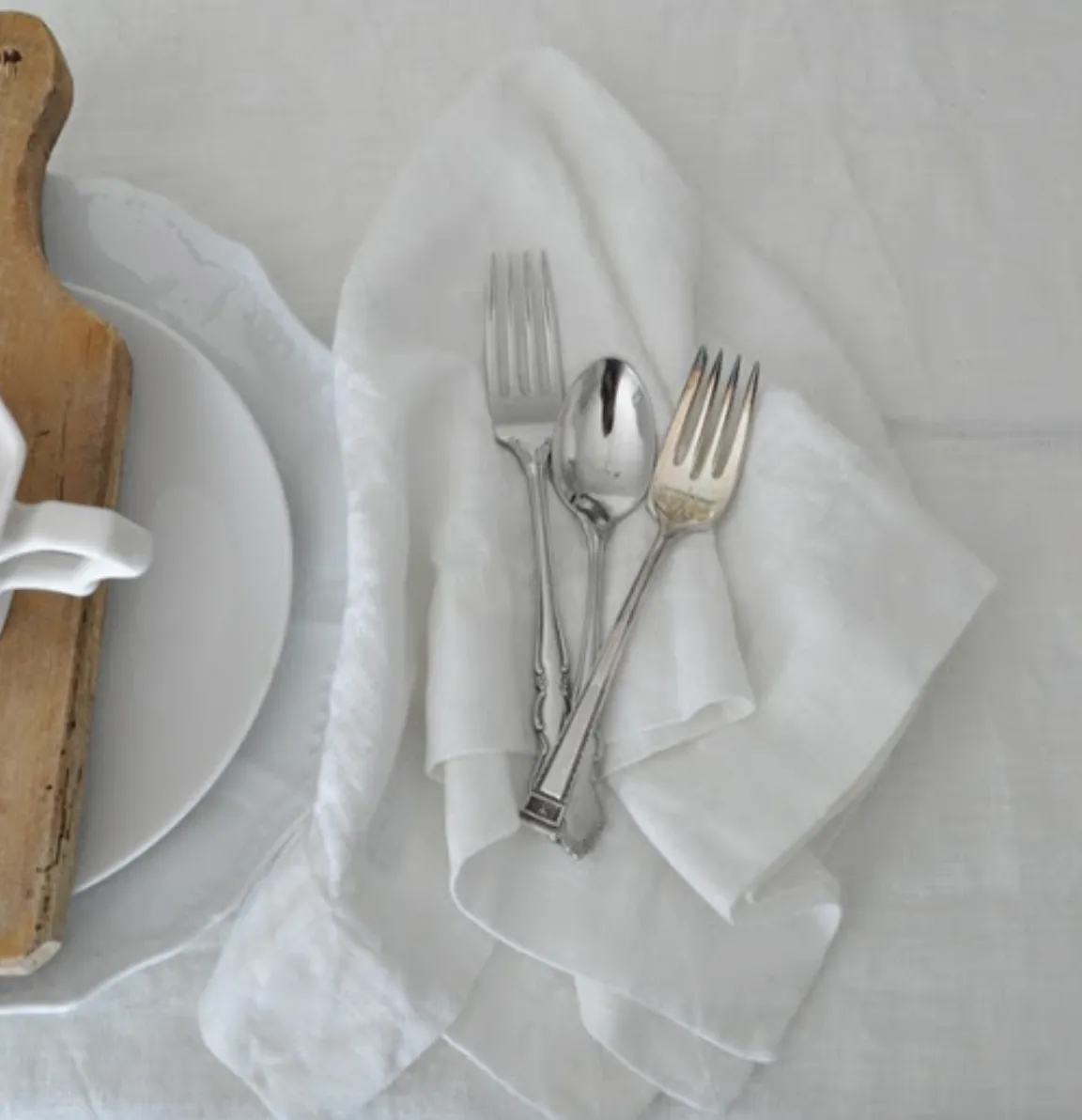 TABLE CLOTH WHITE HERRINGBONE EDGE - WHITE