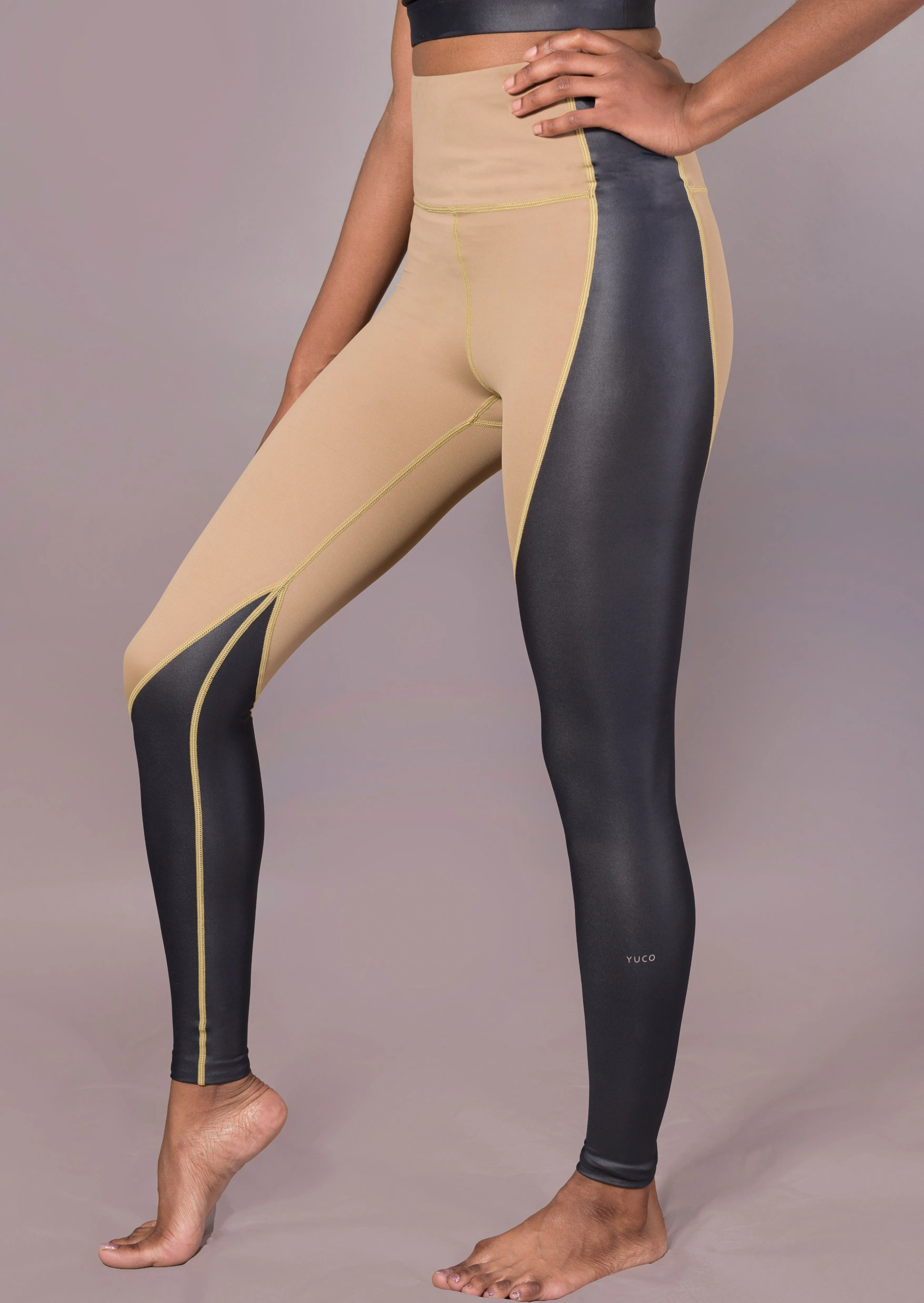 Two-tone liquid leggings in black and light brown